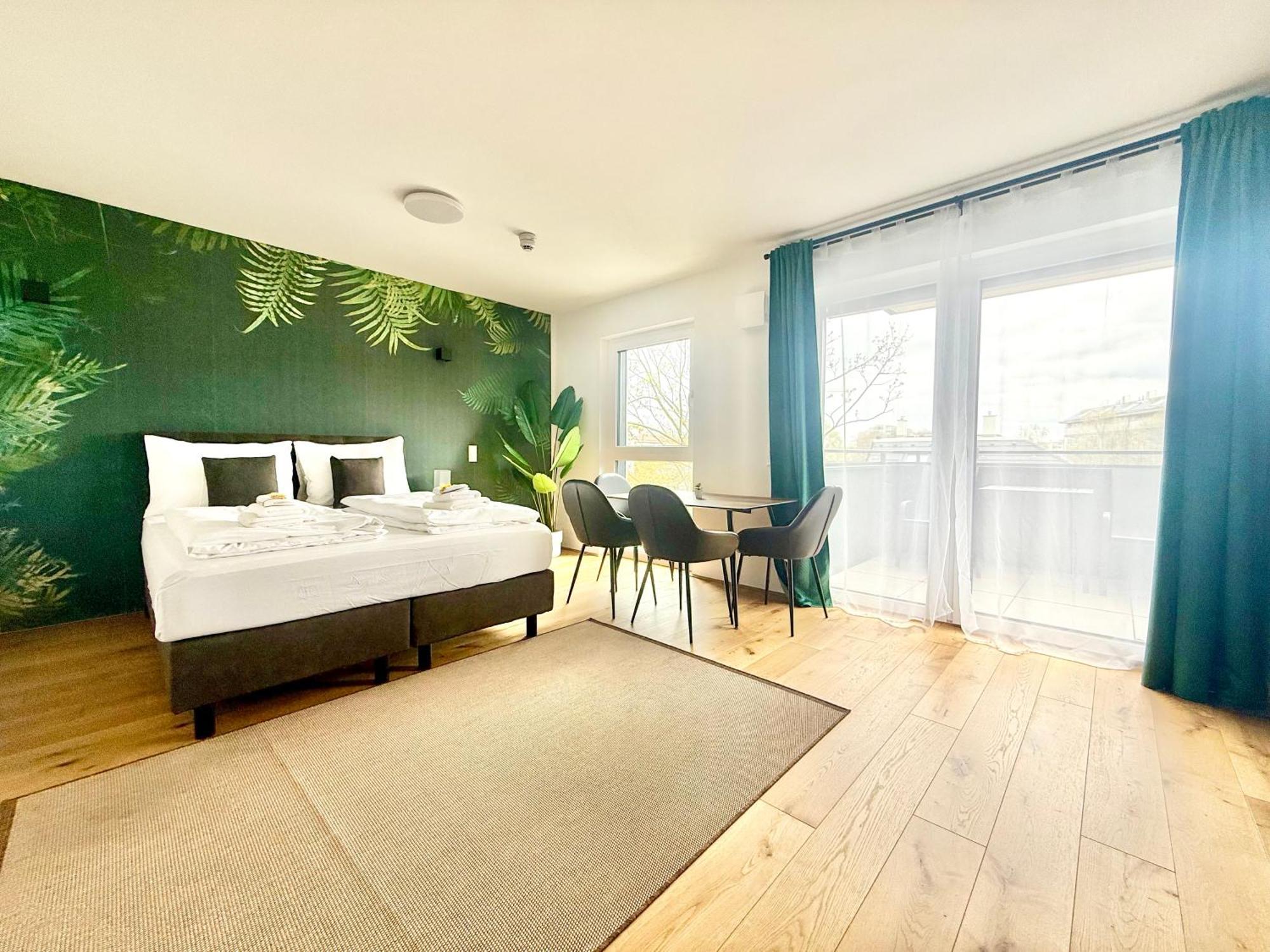 Mit Balkon Und Parkplatz * Vienna