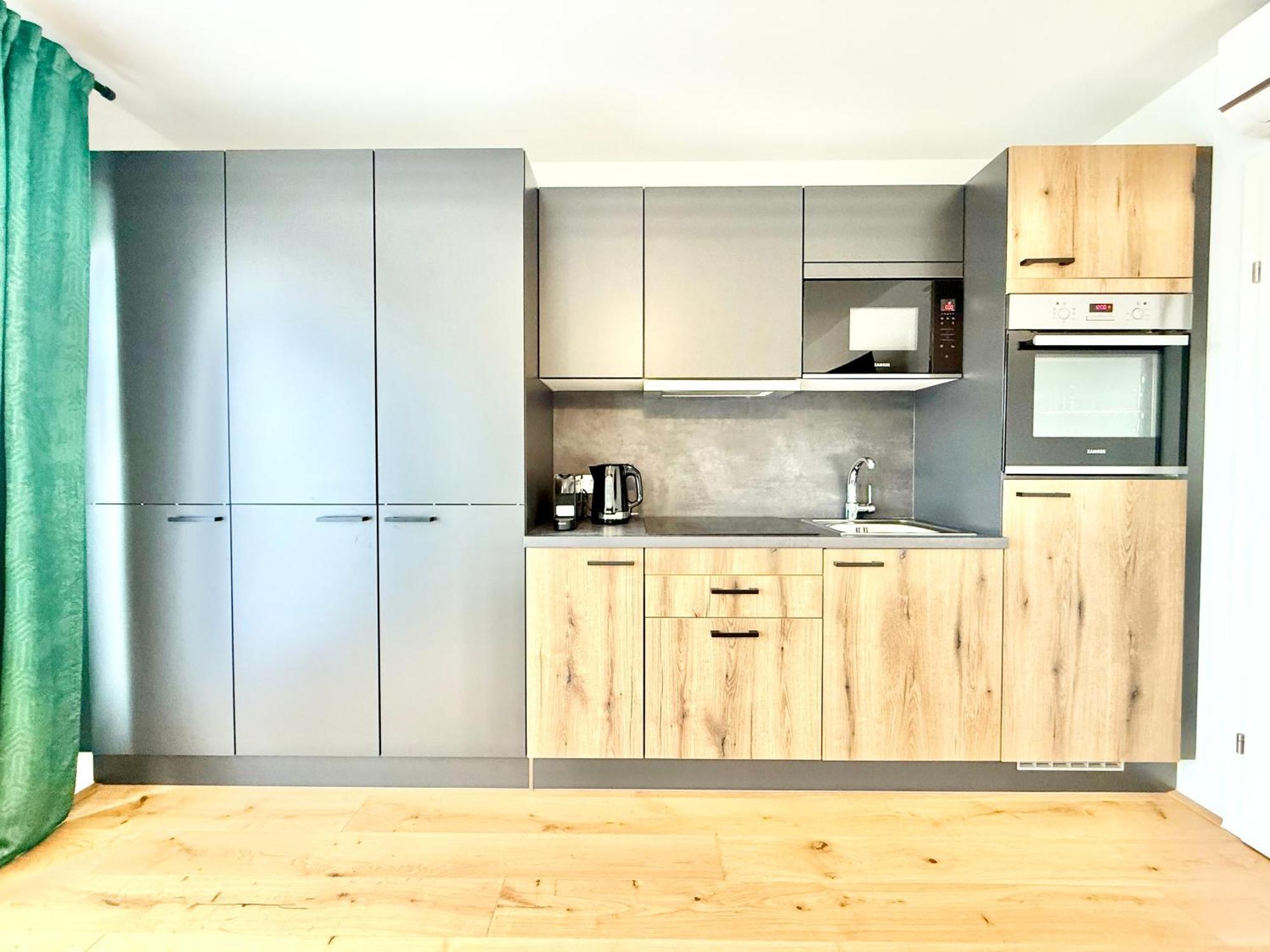 Mit Balkon Und Parkplatz Appartamento